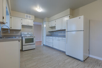 6548 Fern St in Chilliwack, BC - Building Photo - Building Photo