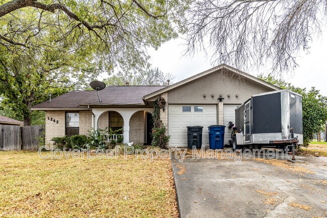 1242 Hollyhock Ln in New Braunfels, TX - Building Photo - Building Photo