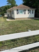 632 Palmer Ave in Middletown, NJ - Building Photo