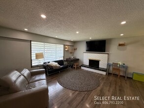 260 Robertson Crescent in Hope, BC - Building Photo - Building Photo