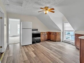 9 Leonard St in North Attleborough, MA - Foto de edificio - Building Photo