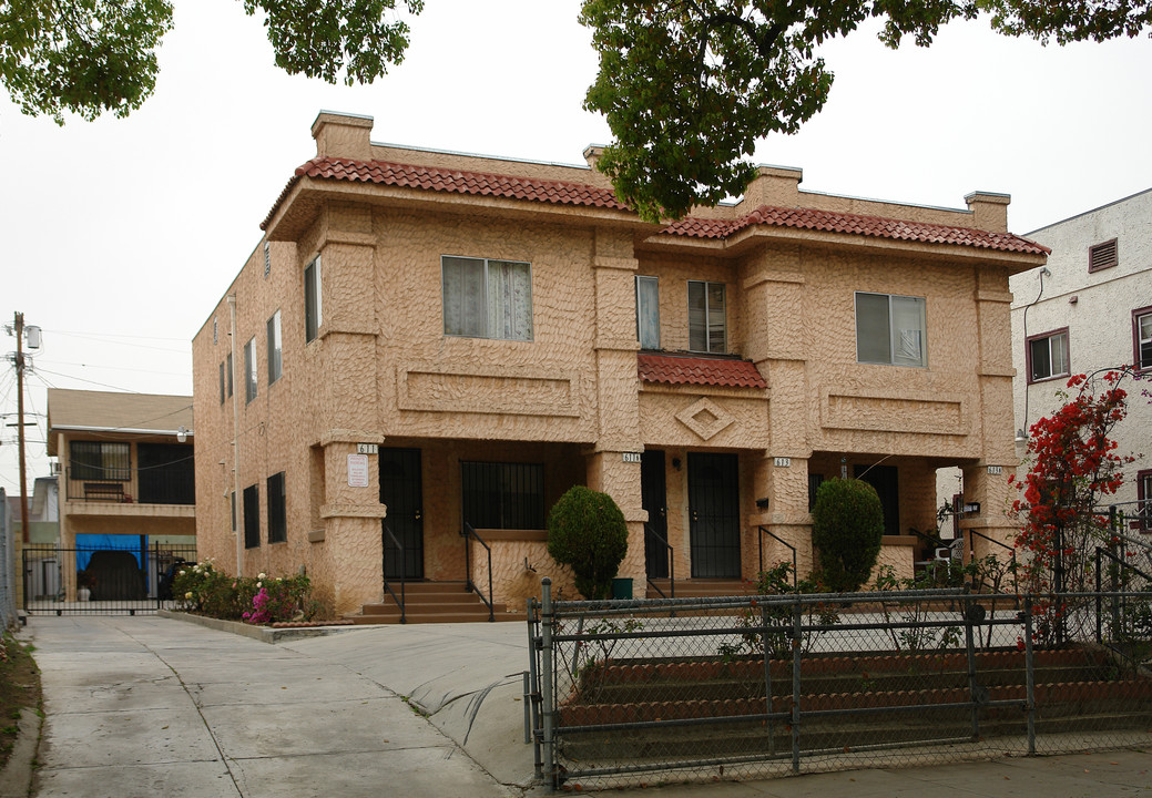 611 N Heliotrope Dr in Los Angeles, CA - Building Photo