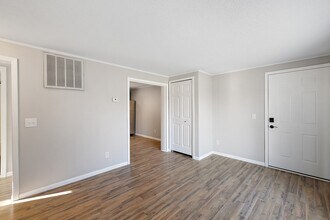 39471 Jefferson Ave-Unit -4 in Harrison Township, MI - Building Photo - Building Photo