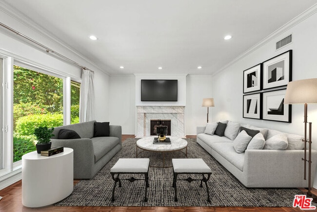 374 Homewood Rd in Los Angeles, CA - Building Photo - Building Photo