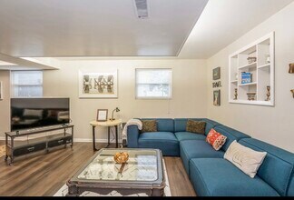 33451 N Sears Blvd in Grayslake, IL - Foto de edificio - Building Photo