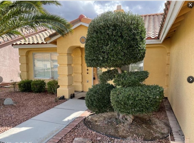 property at 1393 W Glassy Pond Ave