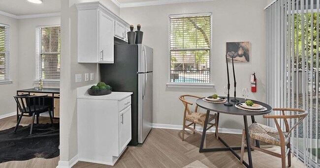 558 Kingwood Dr in Houston, TX - Building Photo - Building Photo