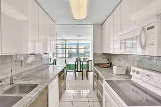 251-174 174th St in Sunny Isles Beach, FL - Building Photo - Building Photo