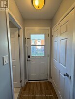 21 Vincent Crescent in London, ON - Building Photo