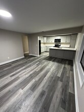 41000 Harris Rd in Belleville, MI - Foto de edificio - Building Photo