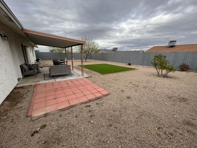 231 Fullerton Ave in Henderson, NV - Building Photo - Building Photo