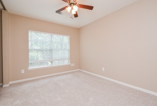 property at 10 Ridgecross Pl