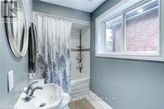 24 Avalon Pl in Hamilton, ON - Building Photo - Building Photo