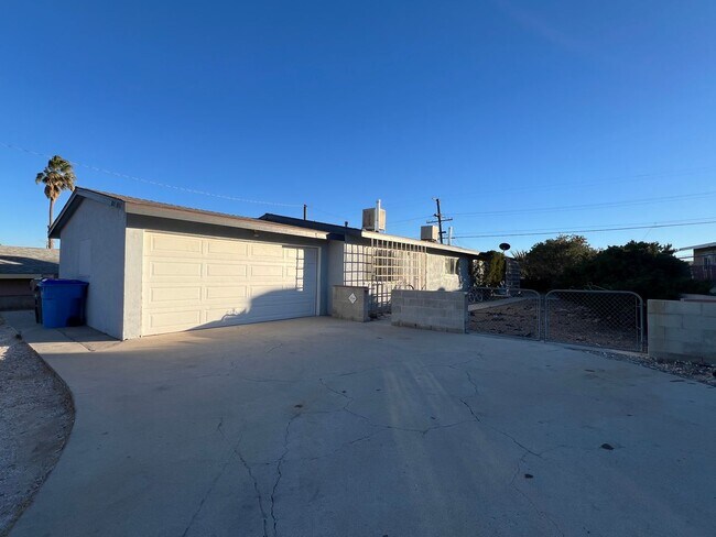 1020-1022 E Navajo St in Barstow, CA - Building Photo - Building Photo