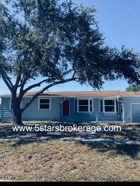 5024 Emerson Ave S in St. Petersburg, FL - Building Photo