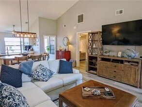 7716 SE Sugar Sand Cir in Hobe Sound, FL - Building Photo - Building Photo