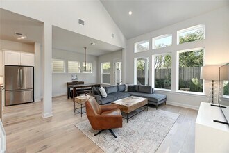 5820 Harper Park Dr in Austin, TX - Building Photo - Building Photo