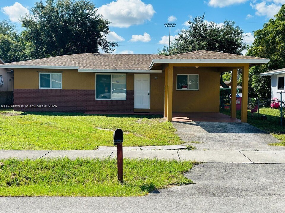 2620 NW 14th Ct in Fort Lauderdale, FL - Building Photo