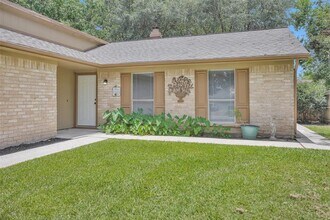 9810 Kiwi Ln in Conroe, TX - Building Photo - Building Photo