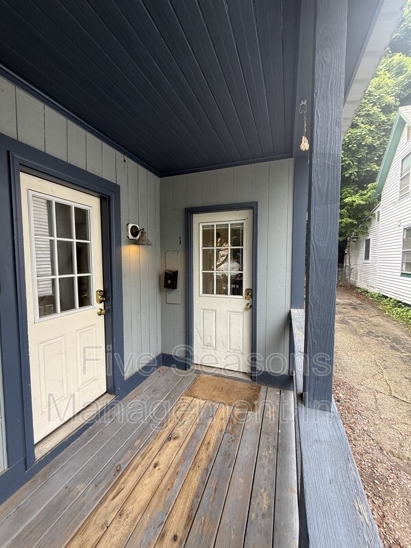 138 N Champlain St in Burlington, VT - Building Photo - Building Photo