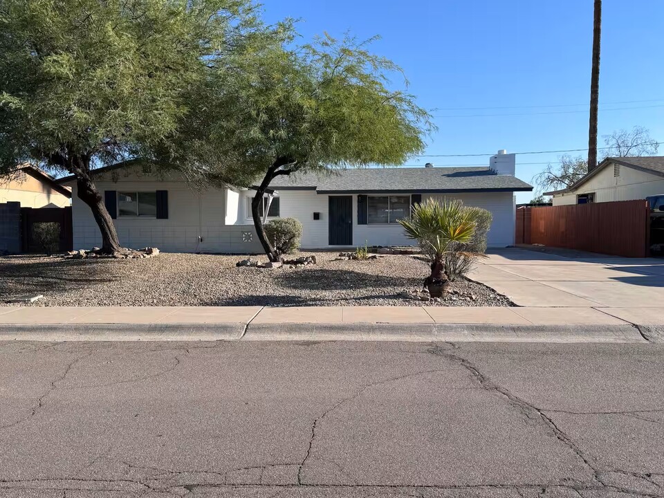 1929 E El Parque Dr in Tempe, AZ - Building Photo