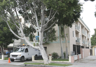 1025 Cherry Ave in Long Beach, CA - Foto de edificio - Building Photo