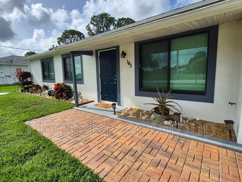 143 SW Tulip Blvd in Port St. Lucie, FL - Building Photo