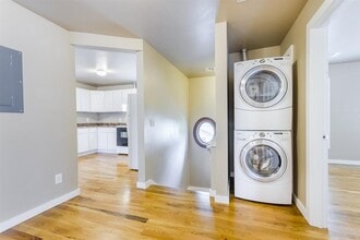 109 N 9th St in Manhattan, KS - Building Photo - Building Photo