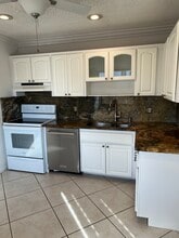 119 Lakeview Ave, Unit #2 in Lantana, FL - Foto de edificio - Building Photo