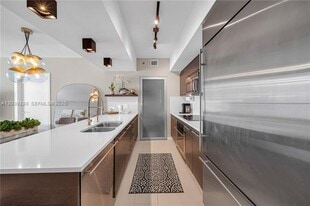 55 SE 6th St in Miami, FL - Building Photo
