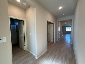 660 Atlantica Dr S in Madera, CA - Building Photo - Building Photo