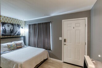 61 S Sable Blvd in Aurora, CO - Foto de edificio - Building Photo