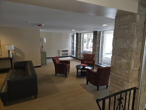 400 Thames Pkwy in Park Ridge, IL - Foto de edificio - Building Photo