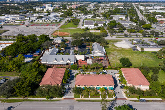 Town Square & Oak Landing Townhouses in Davie, FL - Building Photo - Building Photo