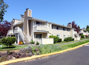 Pheasant Hill Apartments in Mountlake Terrace, WA - Building Photo - Building Photo