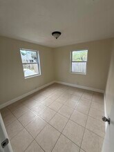 916 4th St in West Palm Beach, FL - Building Photo - Building Photo