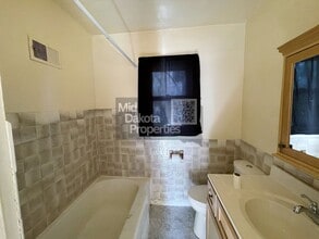 403 S 1st St in Parkston, SD - Building Photo - Building Photo