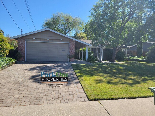 404 Peppertree Rd in Walnut Creek, CA - Building Photo - Building Photo