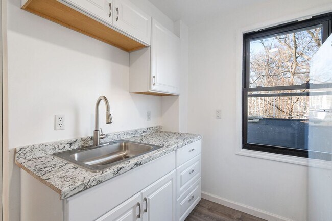 84 N Allen St in Albany, NY - Building Photo - Building Photo