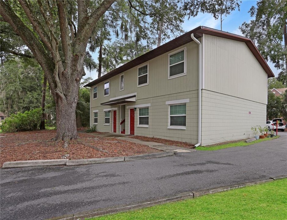 610 SW 10th Ln in Gainesville, FL - Building Photo