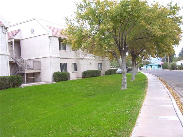 Sun River Apartments in Bullhead City, AZ - Building Photo