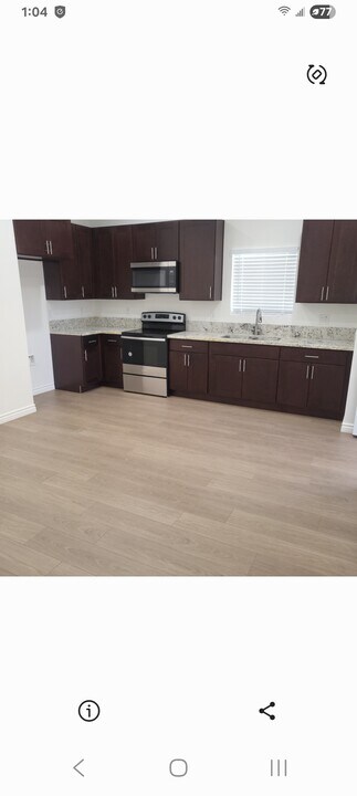 2906-2902 S Palm Grove Ave in Los Angeles, CA - Building Photo