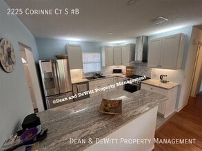 2225 Corinne Ct S in St. Petersburg, FL - Building Photo - Building Photo