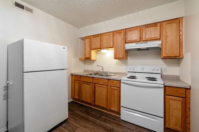 Valley View Apartments in Valley Center, KS - Building Photo - Interior Photo