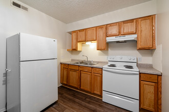 Valleyview Apartments in Valley Center, KS - Foto de edificio - Interior Photo