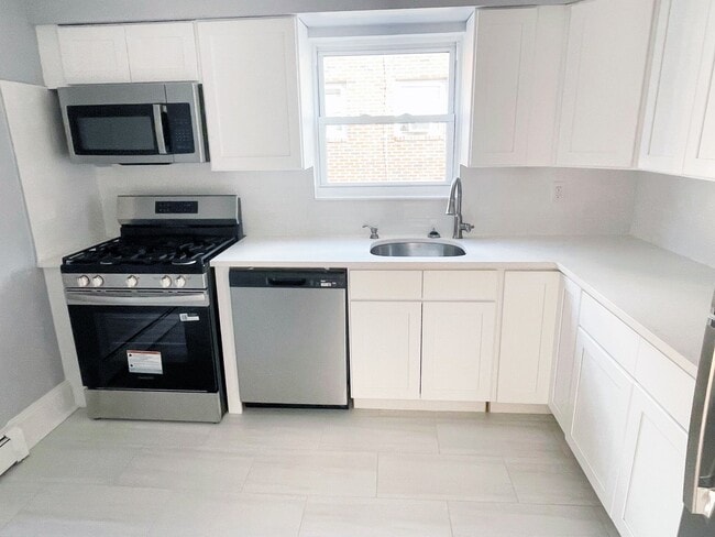 Stuyvesant Commons - Lyndhurst