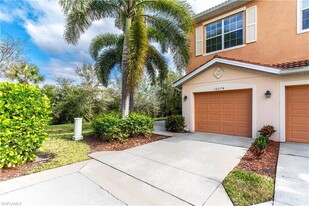 10274 Via Colomba Circle in Ft. Myers, FL - Building Photo