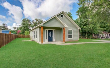 1127 Jackson St in Columbus, TX - Building Photo - Building Photo