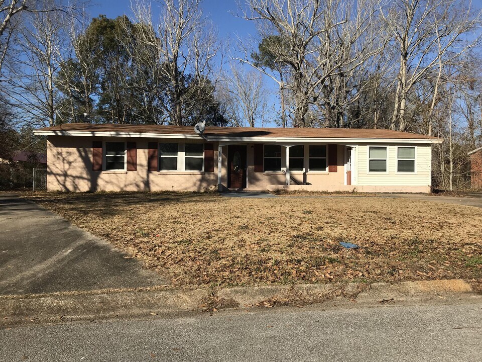 2801 Woodlawn Ave in Moss Point, MS - Building Photo