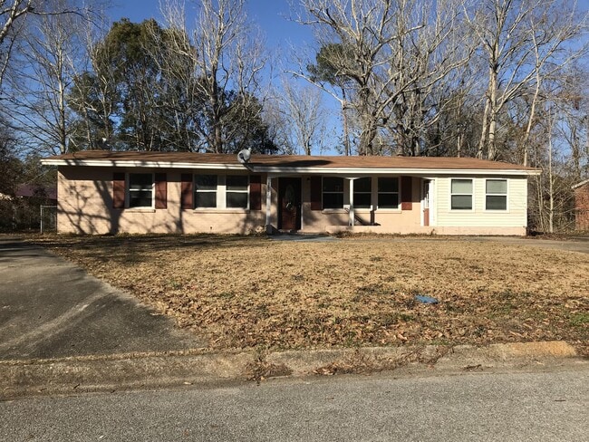 property at 2801 Woodlawn Ave